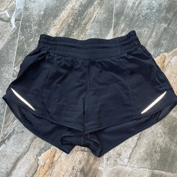 ❌ SOLD. LULULEMON High Rise Hotty Hot Short 2.5” | Black | Size 6 - Picture 2 of 5